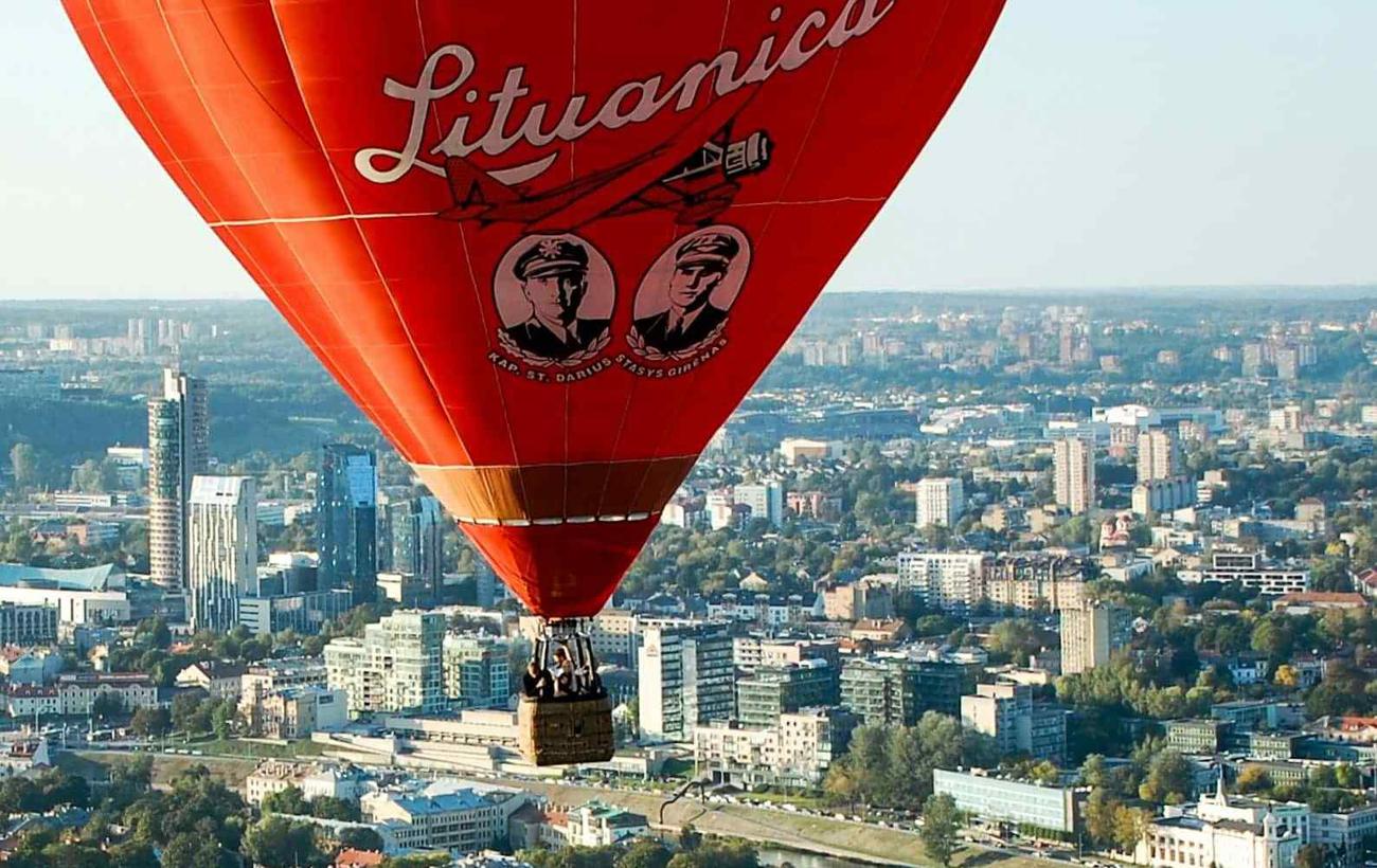 Baltische hoofdsteden – luchtballon boven Vilnius tijdens de Baltic Experience rondreis